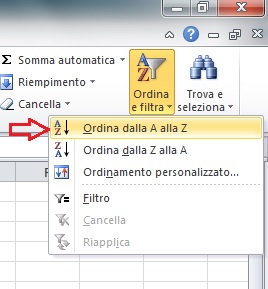 Parte di schermata di Excel dove è indicato da una freccia rossa il comando Ordina dalla A alla Z