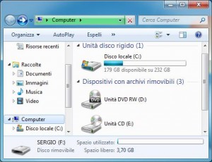 Finestra 'Computer' con un disco rigido, una unità DVD e una unità CD.